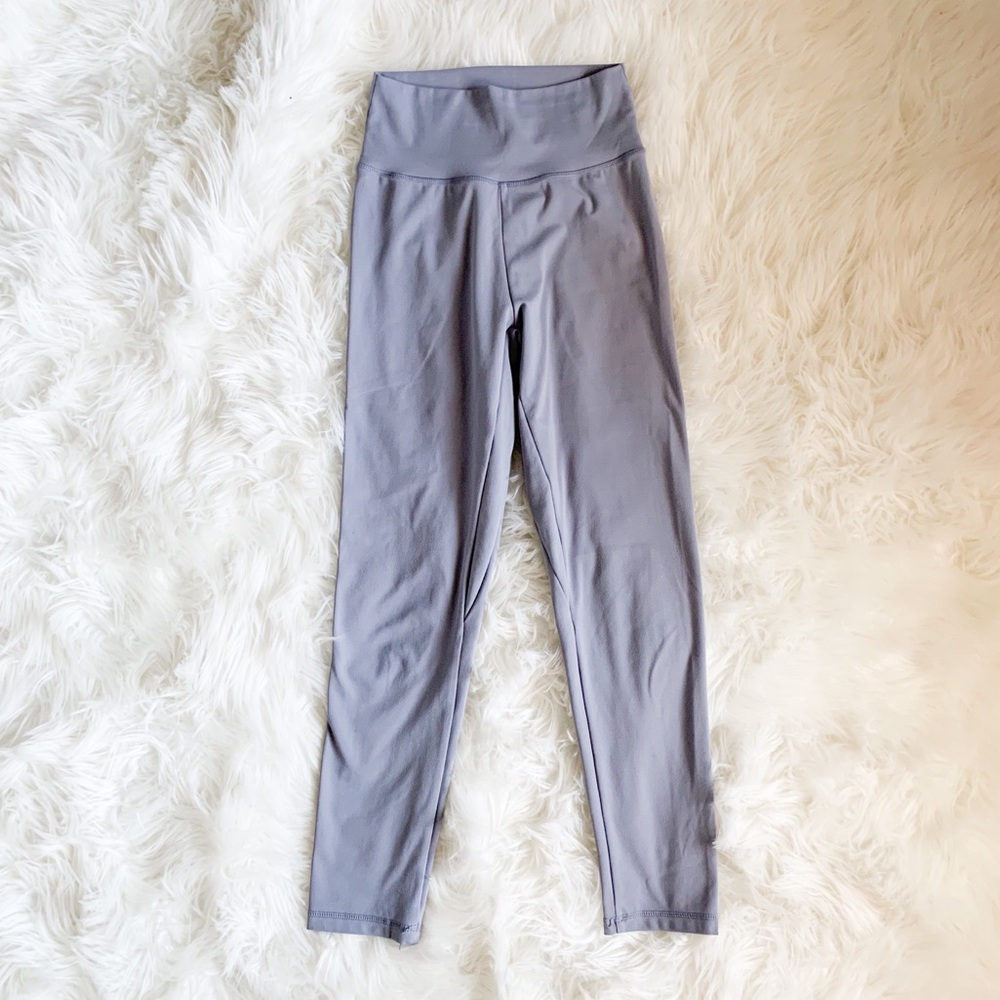 Ptula - The Taylor “Stay True” leggings.
